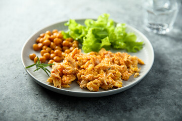 Scrambled eggs with chickpea and salad