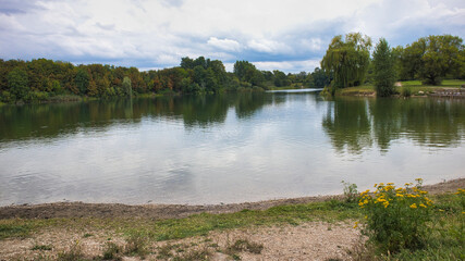 Blick auf See und auf das Ufer vom Bagger im Stadtteil Thekla, Leipzig, Sachsen