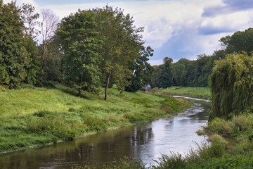 Ufer und Fluss Nahle im Auwald, Leipzig, Sachsen, Deutschland