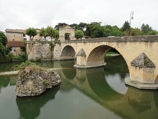 Fototapeta na wymiar Puente de piedra
