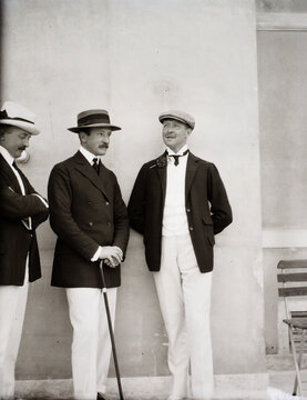 FOTO ANTICA CON UOMINI ELEGANTI