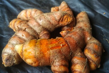 Indonesia is rich in spices; Turmeric. It is yellow in color, has a distinctive smell, and of course has many benefits for the body.