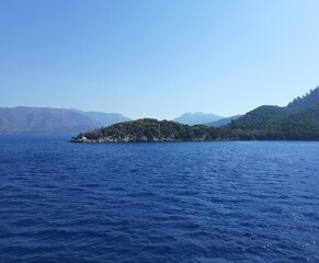 Fototapeta premium sea ​​and mountains