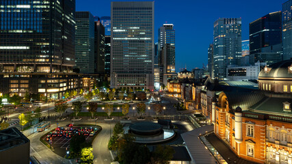 Fototapeta na wymiar Tokyo station and business buildings at Magic Hour. 