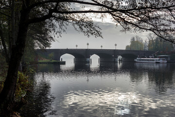 Kurgkoppelbrücke Hamburg im November Dunst