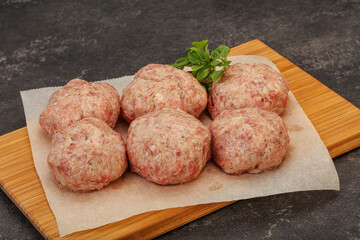 Raw turkey meatball for cooking
