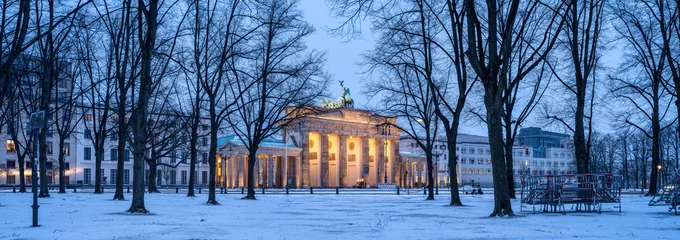 Fotobehang Panoramic view of the Brandenburg Gate (Brandenburger Tor) in winter, Berlin, Germany © eyetronic
