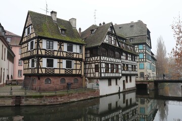Maison alsacienne typique, vue de l'exterieur, ville de Strasbourg, département du Bas Rhin,...