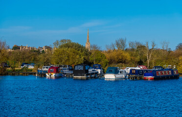Naklejka premium A view across Oundle Marina towards the town on a bright winters day