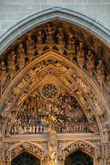 Obraz premium Bern, Switzerland - 2021: Details of Berner Münster cathedral with amazing architecture.