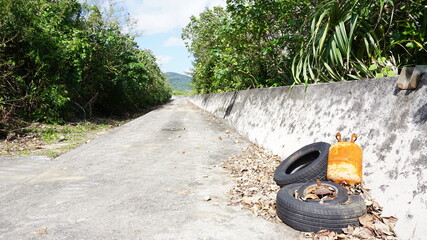 タイヤの不法投棄