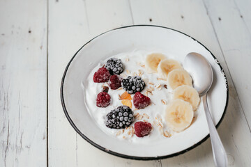Muesli breakfast banana raspberry blackberry
