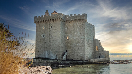 Le fort de l'île Saint Honoré, dans les îles de Lérins à Cannes sur la Côte d'Azur dans les...