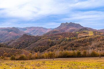 Obraz premium View of Mount Peñas de Aya and Aiako Harria in autumn from Mount Erlaitz in the town of Irun, Gipuzkoa. Basque Country