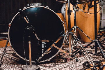 Obraz na płótnie Canvas front view of a bass drum with professional recording microphones, in a music studio
