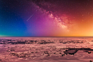 オホーツク海の流氷と星空合成 © san724