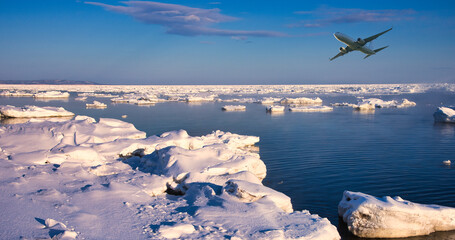 オホーツク海の流氷と飛行機合成 © san724