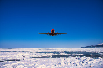 オホーツク海の流氷と飛行機合成 © san724