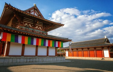 Fototapeta na wymiar 大阪、四天王寺の中心伽藍、金堂と講堂