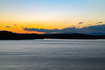 マジックアワーの湖