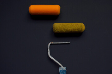 Naklejka premium old painting tools on blue background