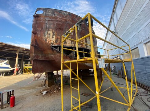 Werft Hafen Dock Trockendock Schiffbauplatz f&uuml;r Boot Schiff Yacht F&auml;hre 