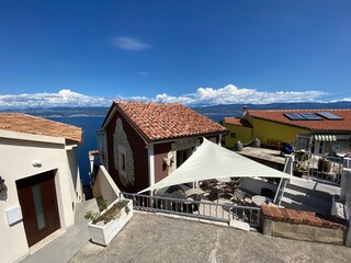 Krk Insel Vrbnik Kroatien Kvarner Bucht Adria Gespanschaft Primorje-Gorski Kotar Hafen und Altstadt