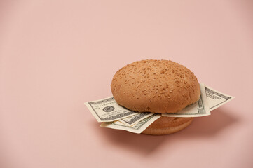 the burger filled with one hundred dollar bills