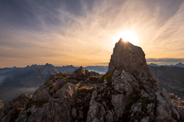 Sonnenaufgang am Karhorn Gipfel in Österreich, Vorarlberg