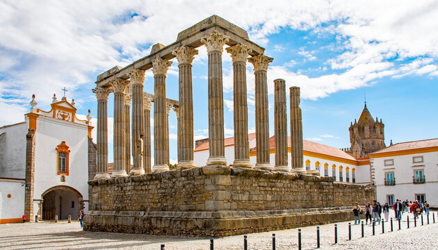 R&ouml;mischer Tempel in Evora  als Templo de Diana bezeichnet, portugiesischen Stadt &Eacute;vora  Portugal 