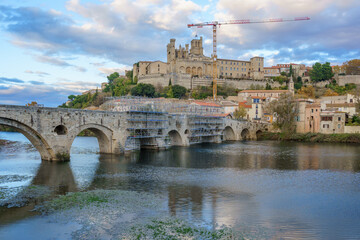Obraz premium Old French town skyline and Saint-Nazaire Cathedral in Beziers, France