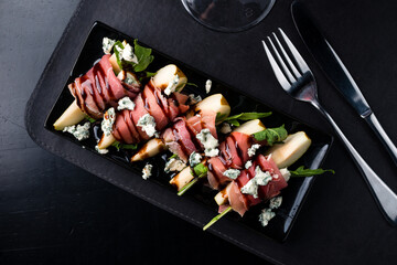 prosciutto with gorgonzola and pear