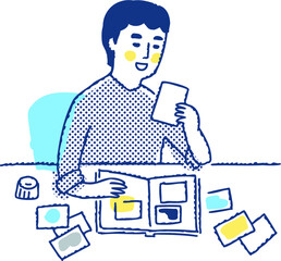 プリントした写真を整理している男性