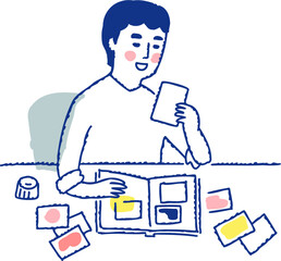 プリントした写真を整理している男性