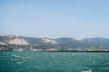 вид на морской порт