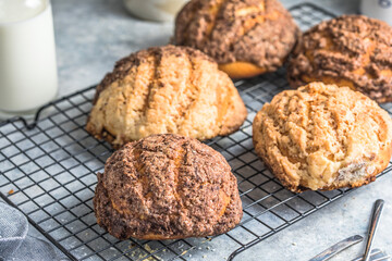 Conchas sweet bread   is a type of pan dulce traditionally baked in Mexico during the weeks leading up to the Día de Muertos