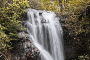 Fototapeta na wymiar Waterfall in the autumn