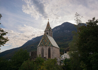 Fototapeta na wymiar tiny church in the Italian alps