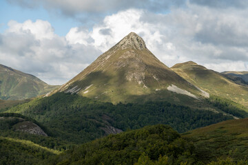 Naklejka na ściany i meble Bergwandern, Volcans d'Auvergne, Thiézac, Cantal