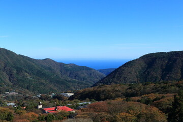 Fototapeta na wymiar 箱根の山並みから見る相模湾