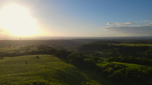 Hermoso paisaje a&eacute;reo en un atardecer  en Tilar&aacute;n de Costa Rica