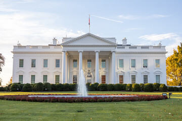 Fototapeta na wymiar White house, Washington DC with lawn and fountain