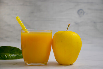 apple, fresh juice on wooden background