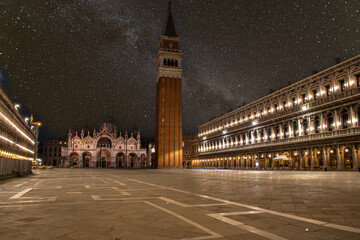 Fototapeta na wymiar Empty St Marks Square and illuminated Basilica in the early Morning, Venice