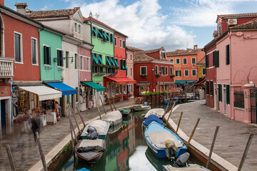 Fototapeta na wymiar Colorful Houses at the Rio Pontinello on Burano Island, Venice