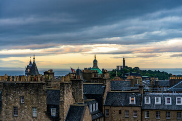 Miasto Edynburg stolica Szkocji z lotu ptaka o zachodzie słońca. - obrazy, fototapety, plakaty