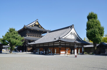 東本願寺　総合案内所と御影堂門　京都市下京区