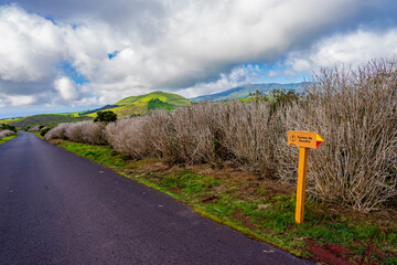 Droga na szlak turystyczny po polach siarkowych, Furnas De Enxofre, Terceira, Azores, Portugalia