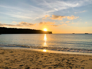 Naklejka premium 夕日と海