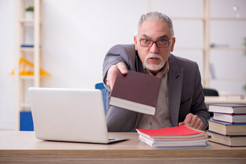 Fototapeta premium Aged male teacher in the classroom